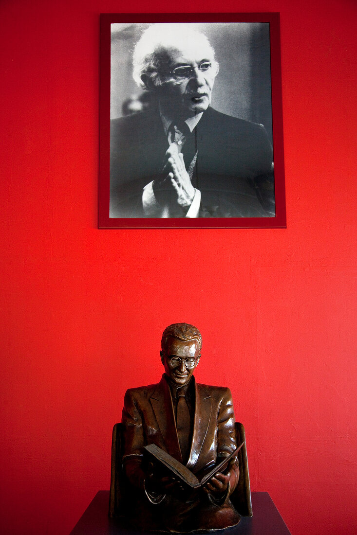 Photo frame of Lee Strasberg on red wall, Lee Strasberg Institute, Los Angeles, USA