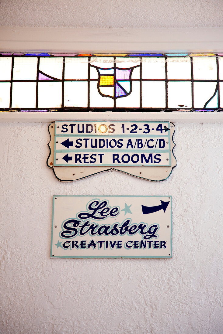 Los Angeles: Lee Strasberg Theatre Institute, Hinweisschilder
