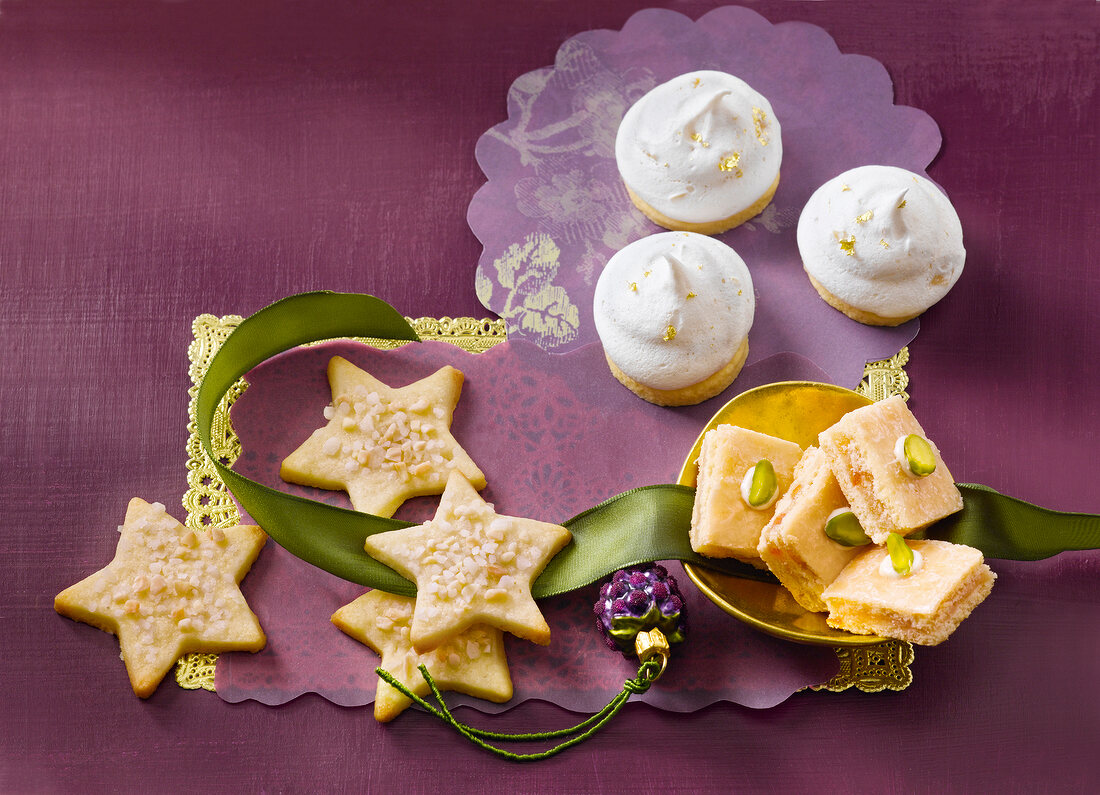 Macadamia meringue, mandarin cube and cream star