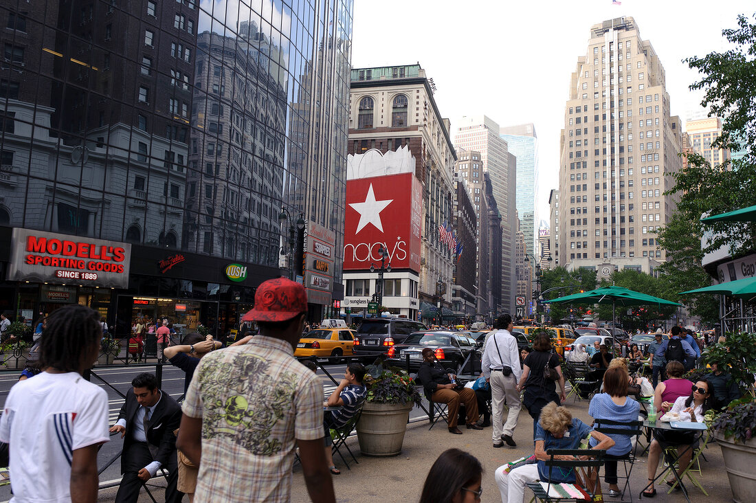 New York: West 34th Street, Macy's, Wolkenkratzer, Menschen