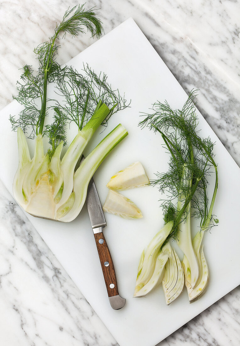 Fenchel auf einem Schneidebrett 