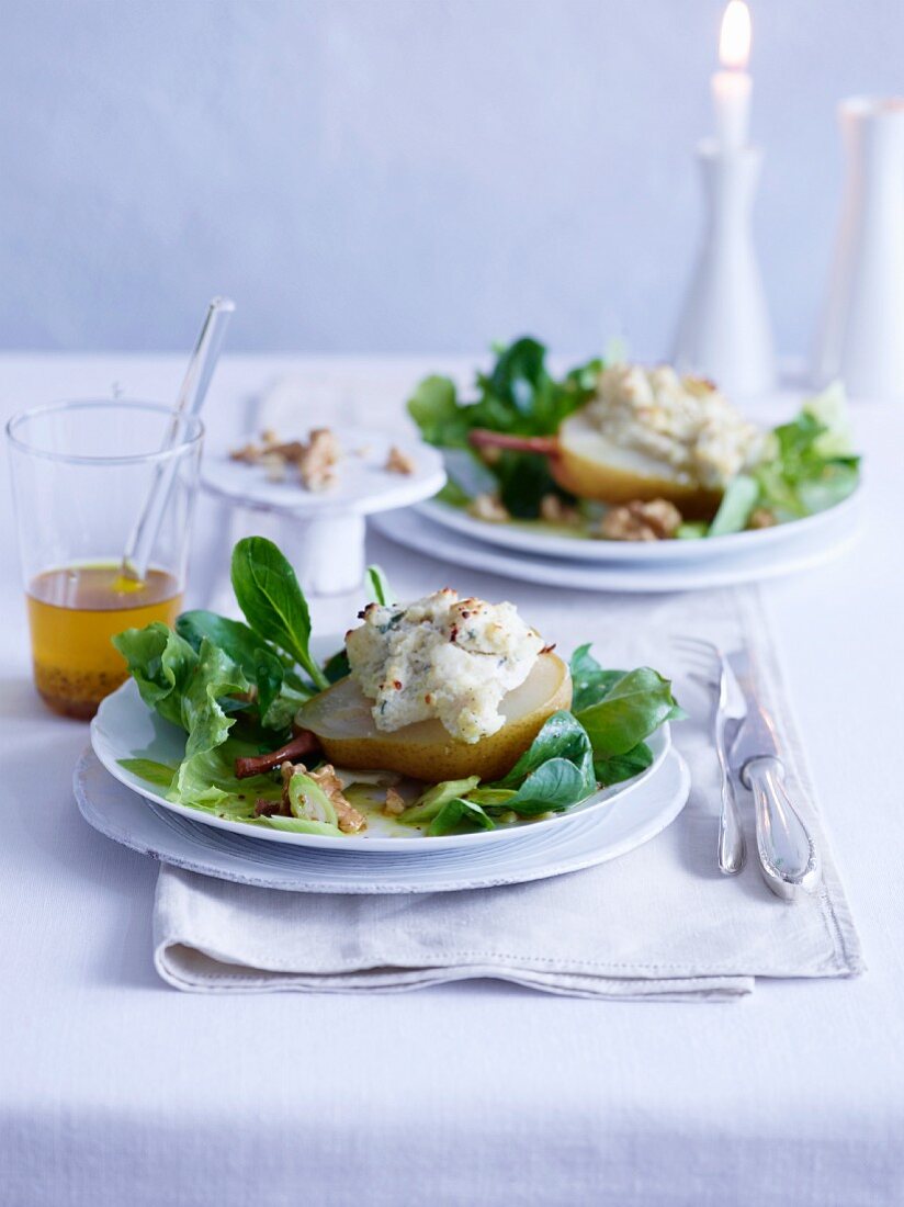 Gratinated pears on a mixed leaf salad