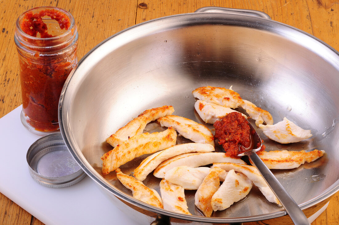 Roasted chicken with pesto rosso in bowl, step 2