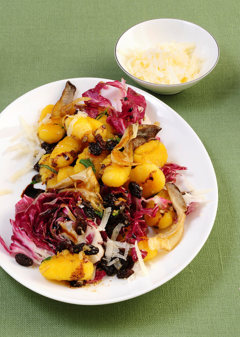 Abendessen, Gnocchi mit Radicchio und Austernpilzen