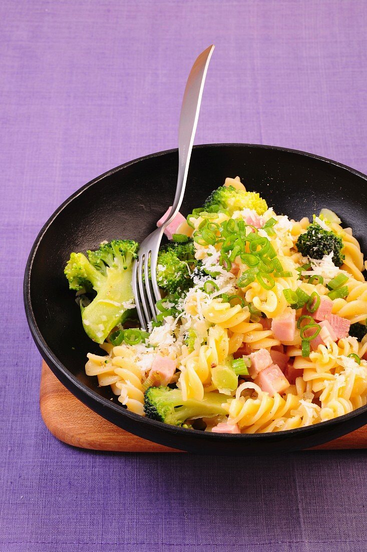 Pasta with broccoli and ham