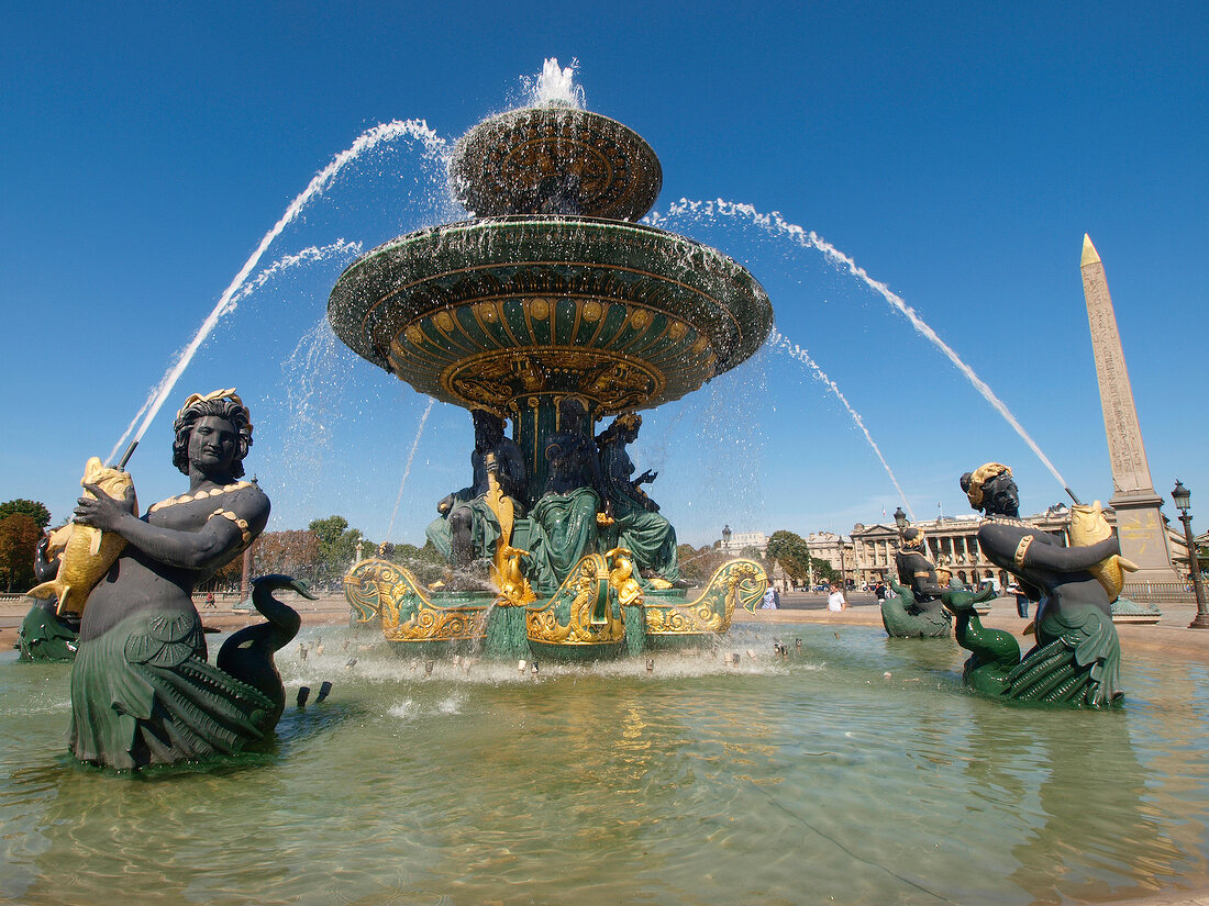 Paris: Place de la Concorde, Meeres- brunnen