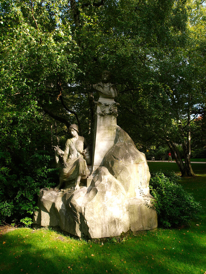 Paris: Jardin du Luxembourg, Ferdinand Fabre-Denkmal.