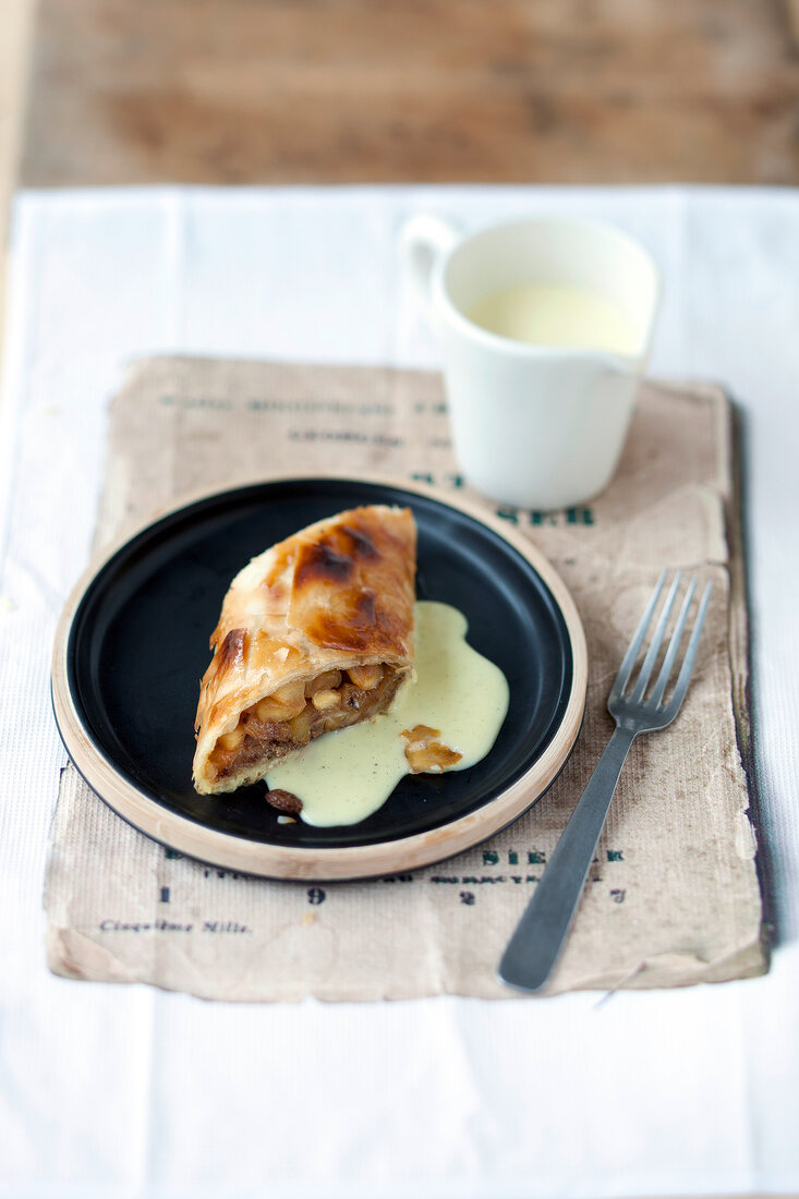 Apfelstrudel mit Vanillesauce 