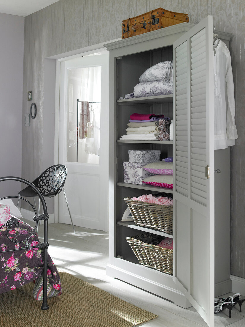 Linen closet in bedroom with open door