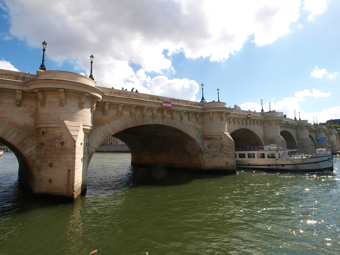 Paris: Pont Neuf, Brücke über Seine.