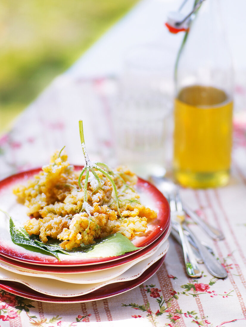 Sommerküche, Knusprig frittierte Hollerküchle