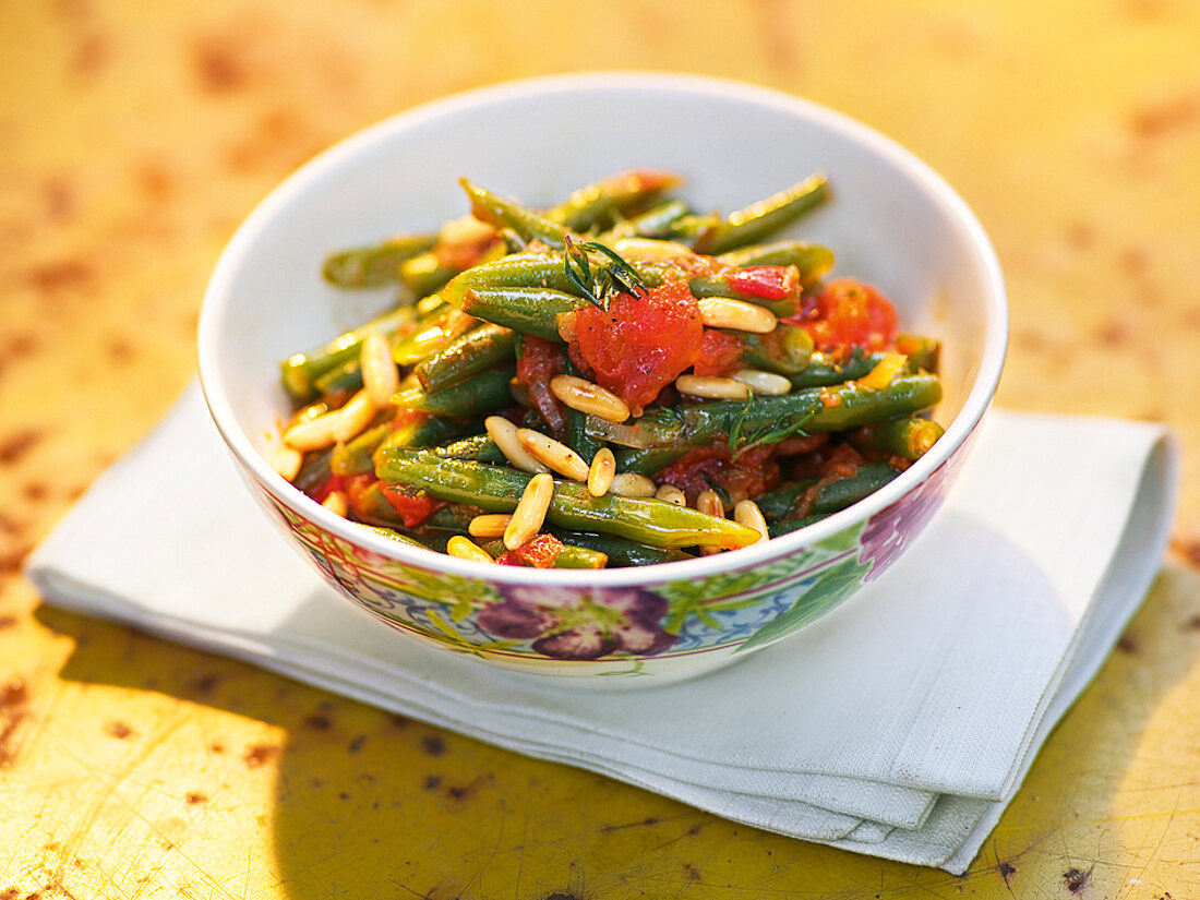 Sommerküche, Bohnen mit Tomaten und Pinienkernen