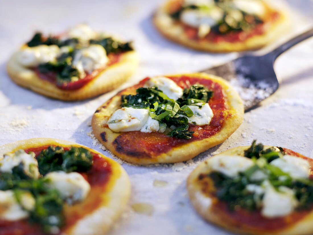 Pizzette with spinach