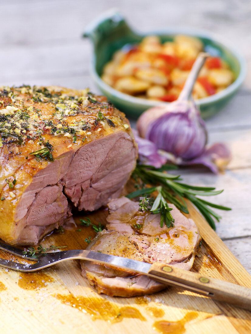 Sommerküche, Lammkeule mit weißen Bohnen