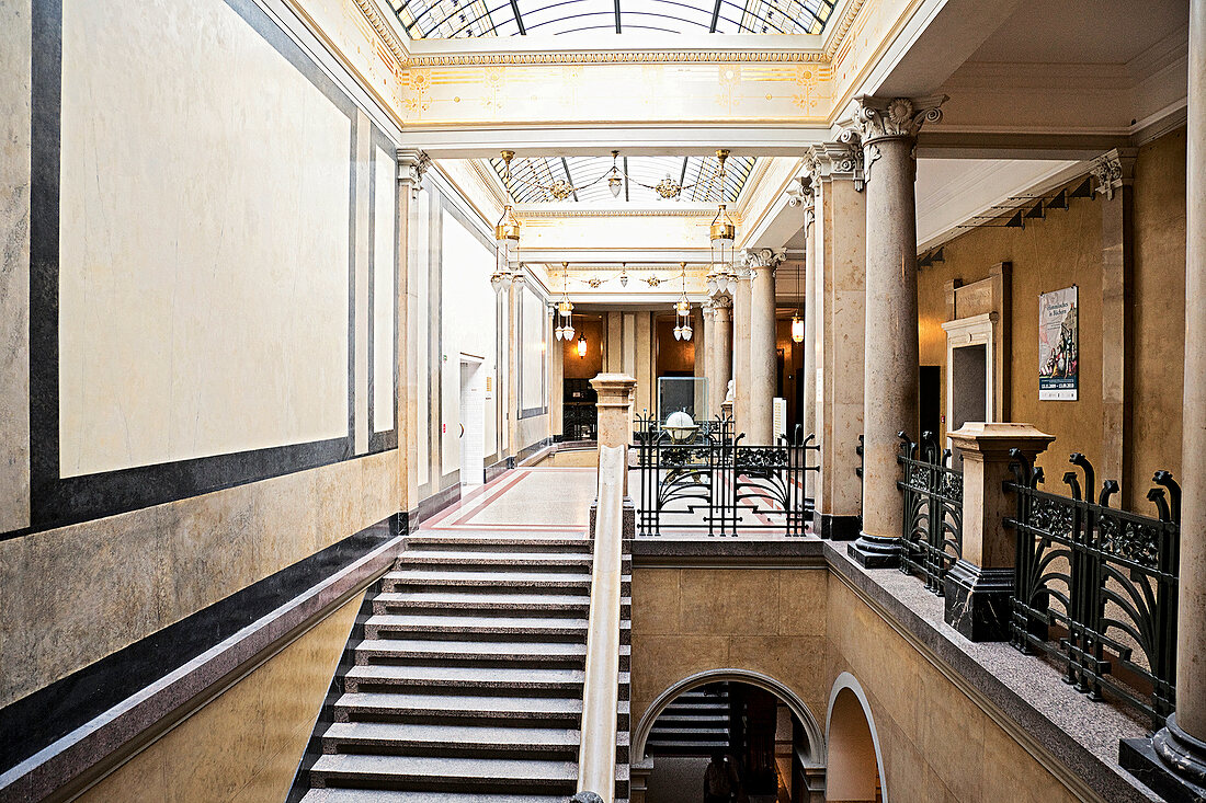 Heidelberg: Unibibliothek, Treppe, innen