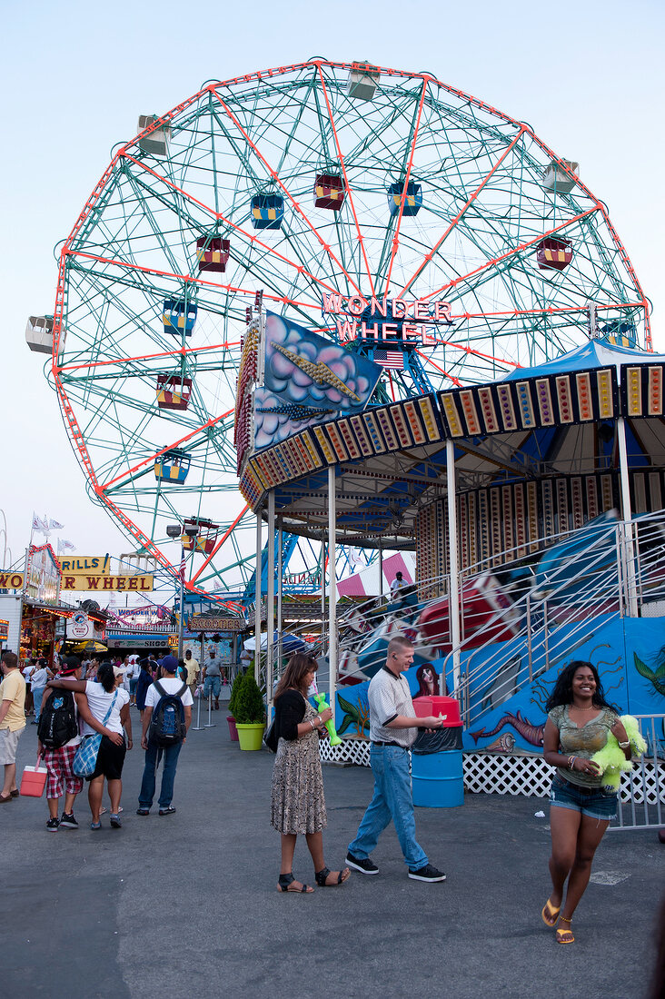 New York: Coney Island, luna park, Riesenrad, x