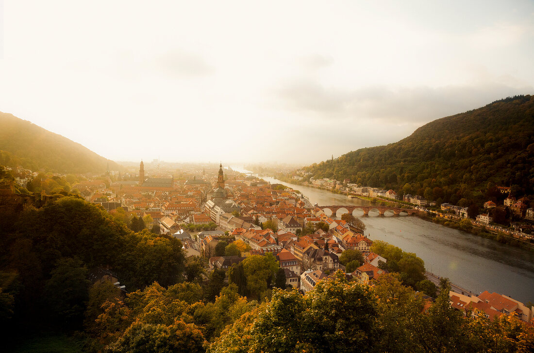 Heidelberg: Altstadt, Karl-Theodor- Brücke, Neckar, Panorama