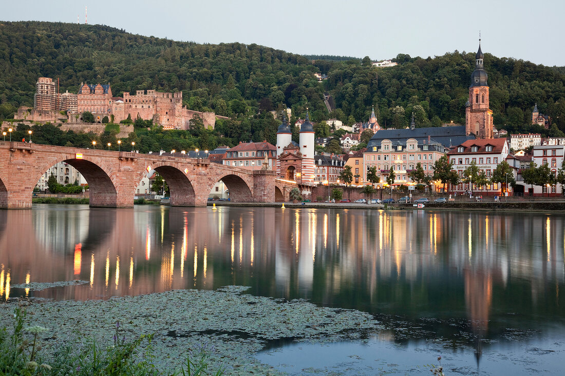 Heidelberg: Karl-Theodor-Brücke über Neckar, Altstadt, Lichter