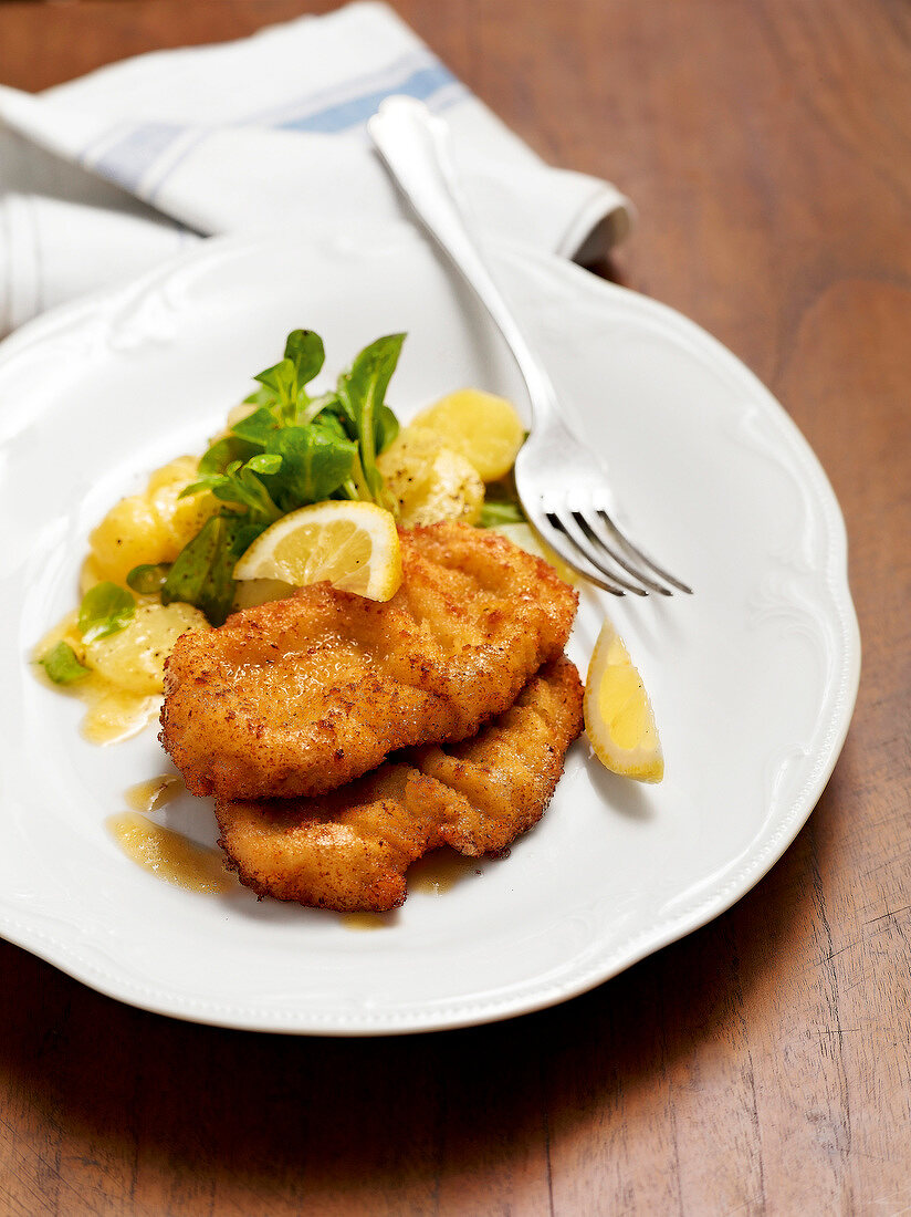 Klassiker, Wiener Schnitzel mit lauwarmem Kartoffel-Feldsalat