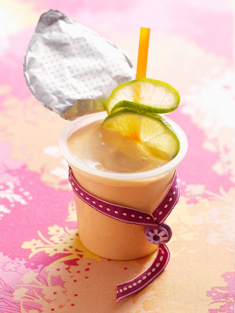 Papaya and yoghurt shake with lime
