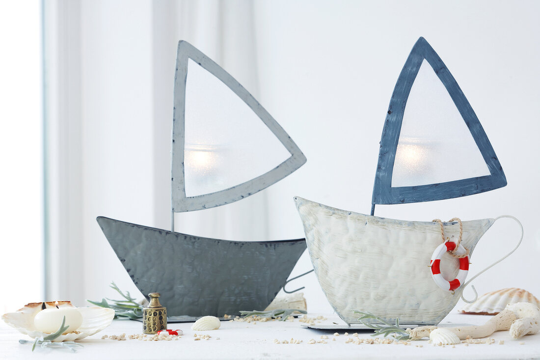 Lanterns in the shape of boats with maritime accessories
