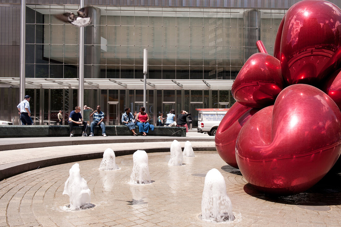 Fountains in front of Ground Zero 7 World Trade Centre entrance, New York, USA