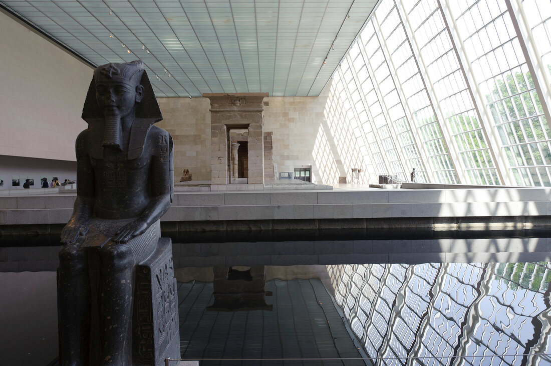 Pharaoh Sculpture in Metropolitan Museum, New York, USA