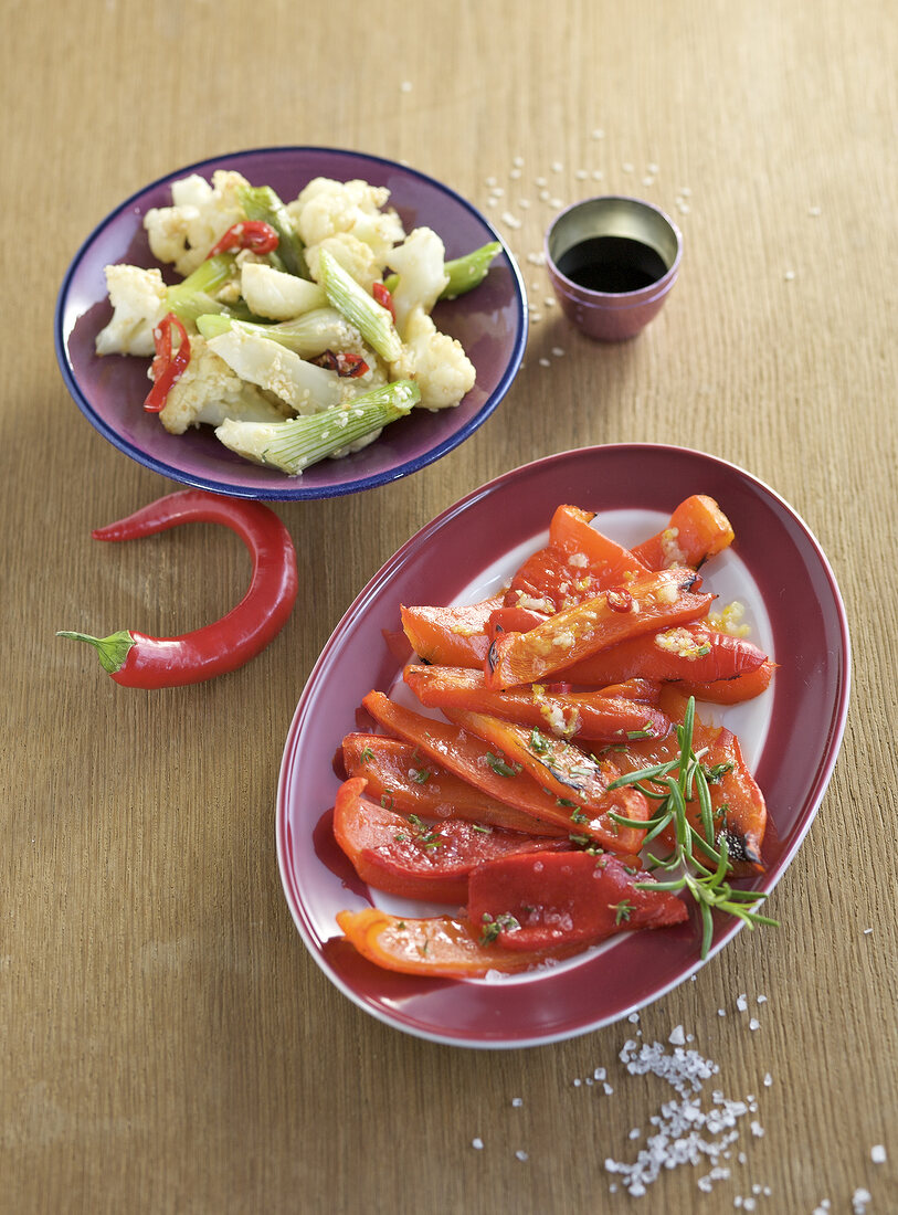 Cauliflower with sesame and roasted peppers with salt in serving dish