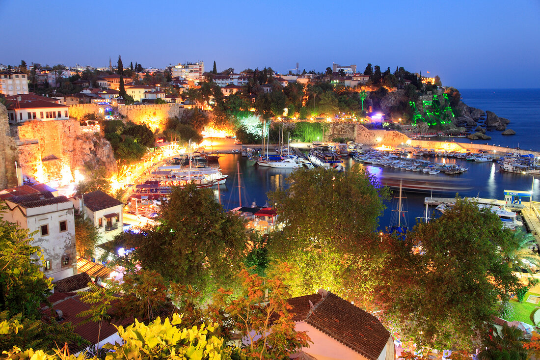 Antalya: Altstadt, Hafen, Boote, abends, Lichter