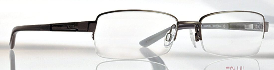 schlichtes Brillengestell mit schmalen Metallbügeln