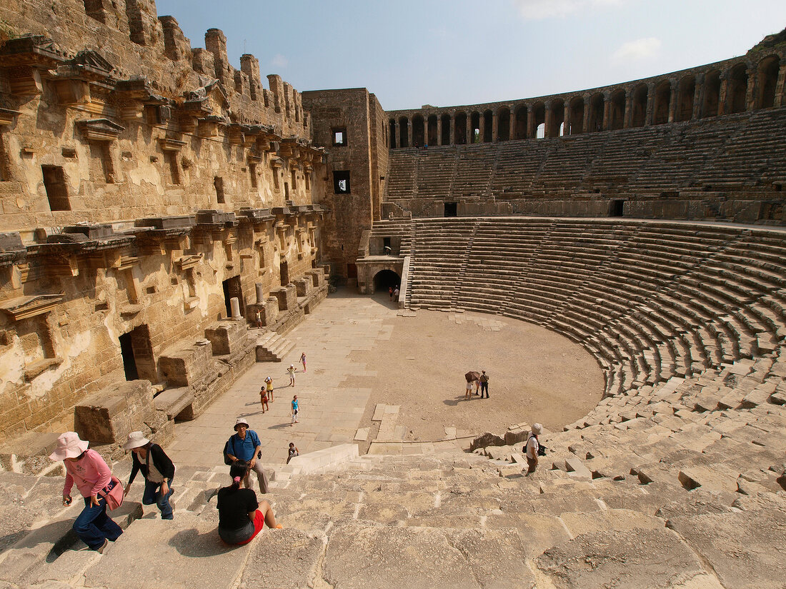 Aspendos: Theater von Aspendos, Touristen