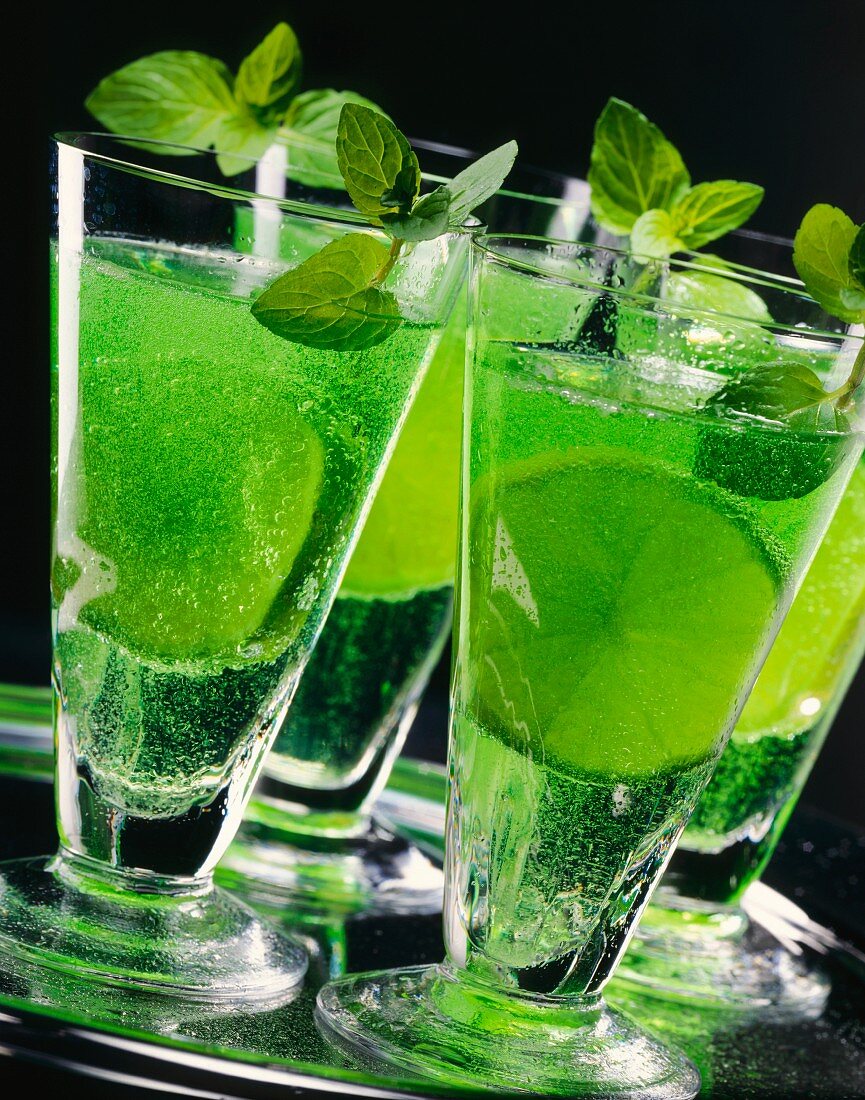 Champagne Coktail with Mint & Lime