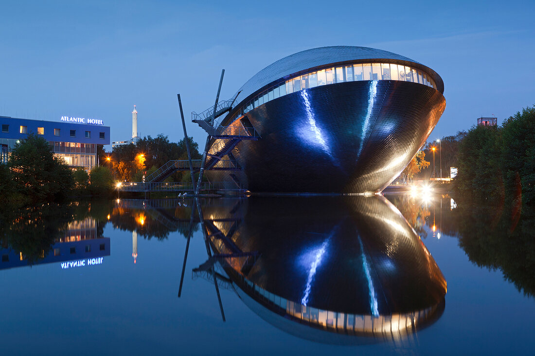 Bremen: Science Center, Atlantic Hotel, abends, Lichter, Aufmacher