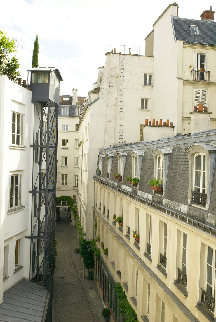 Buildings in Cour Damoye, Paris, France