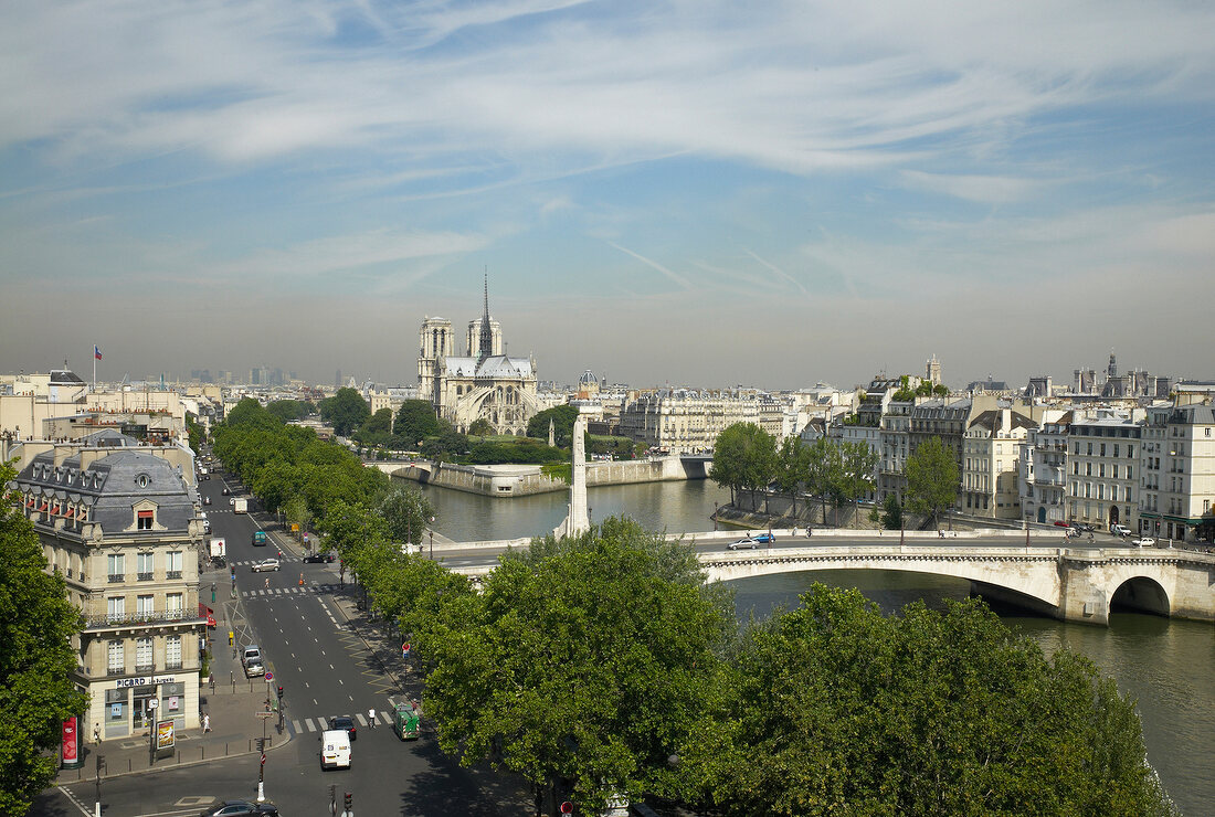 Cityscape of Ile Saint-Louis in Paris, France