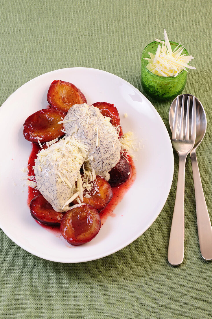 Desserts, Zwetschgenröster mit Mohneis