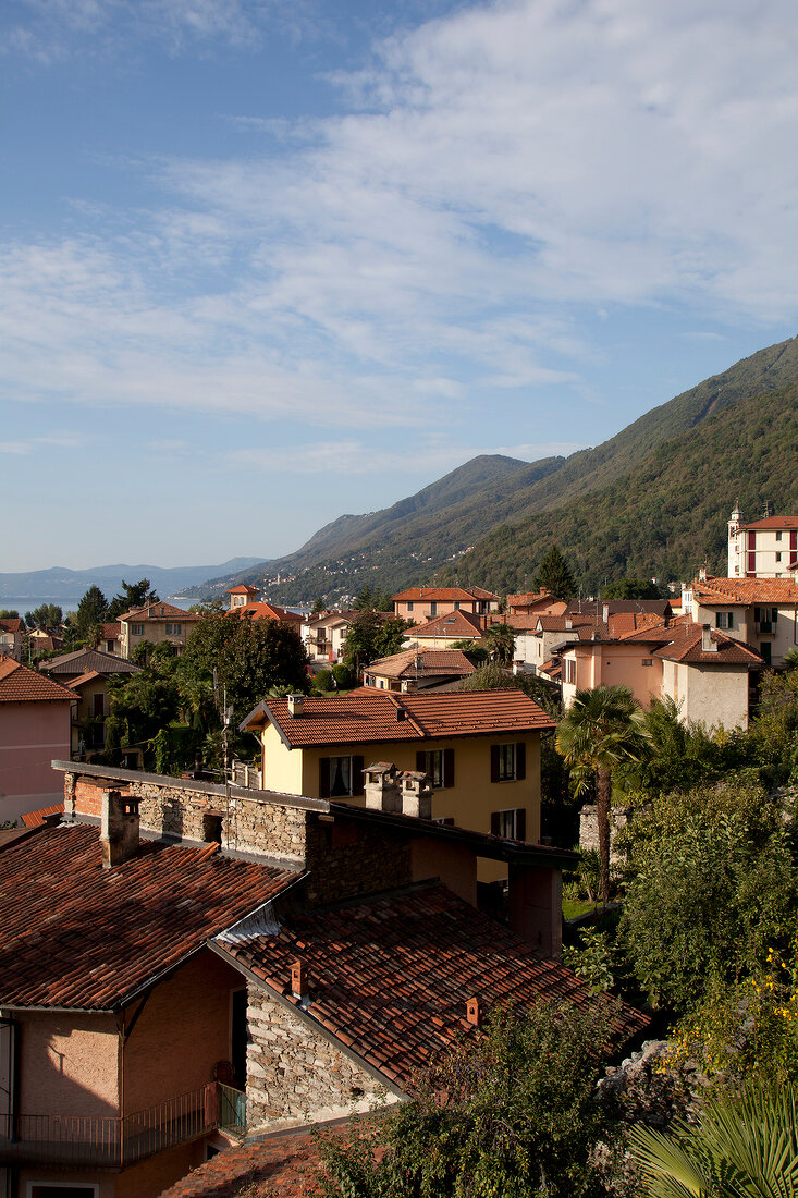 Lago Maggiore, Über den Dächern der Gemeinde Cannero Riviera