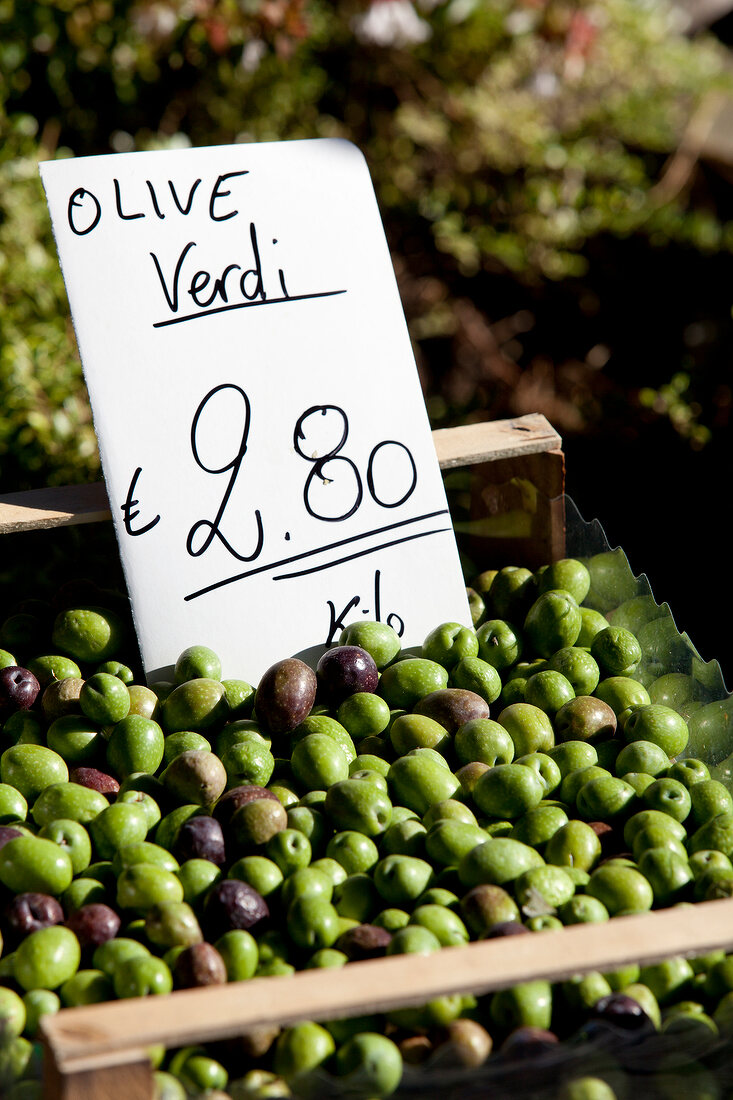 Comer See, Grüne Oliven auf dem Markt