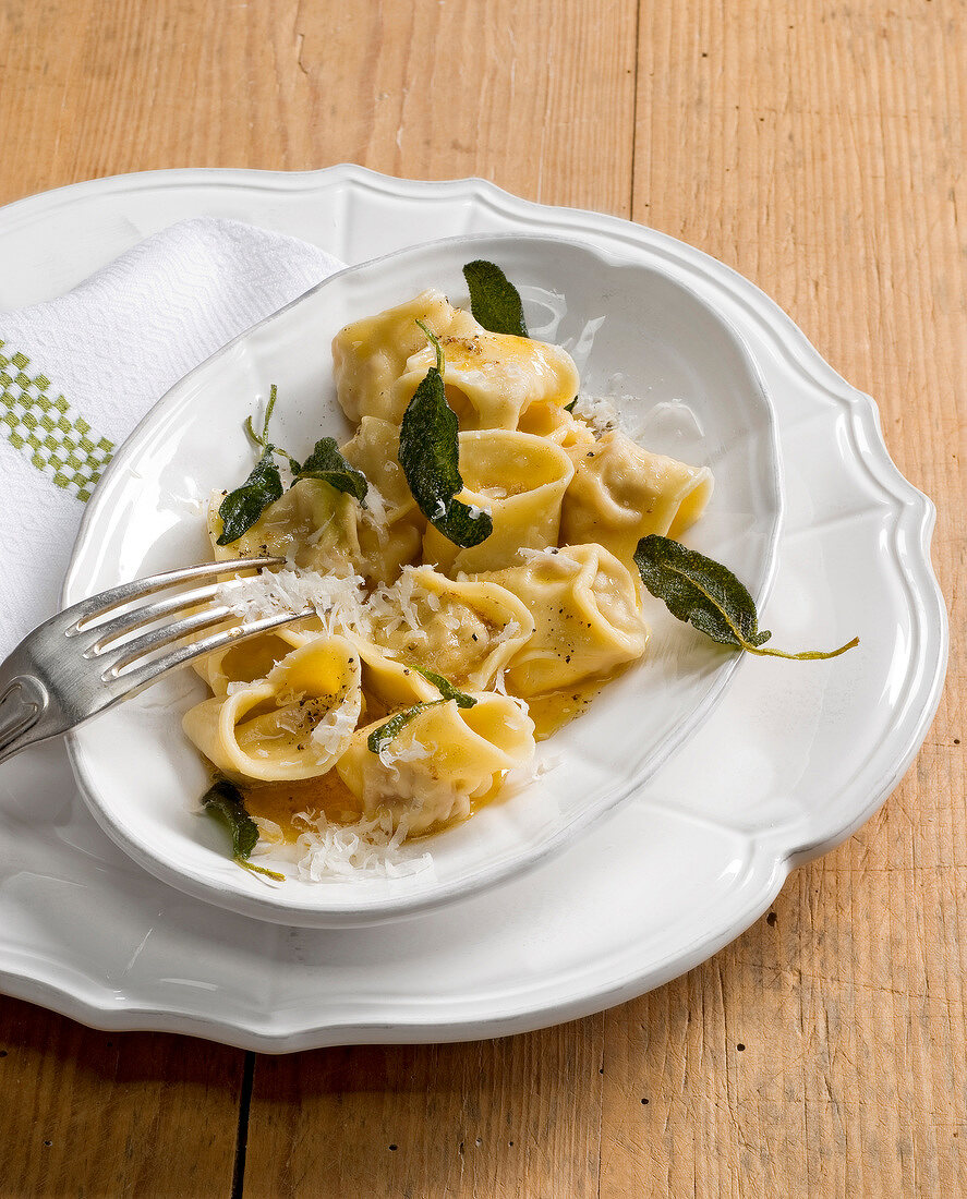 Italien, Tortellini mit Salbei