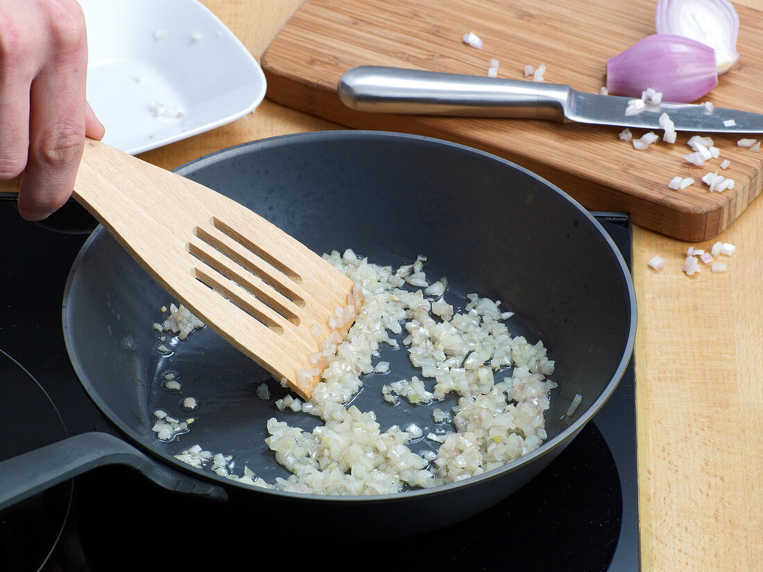 Sauce, Pfanne mit Zwiebeln, Ste p 2