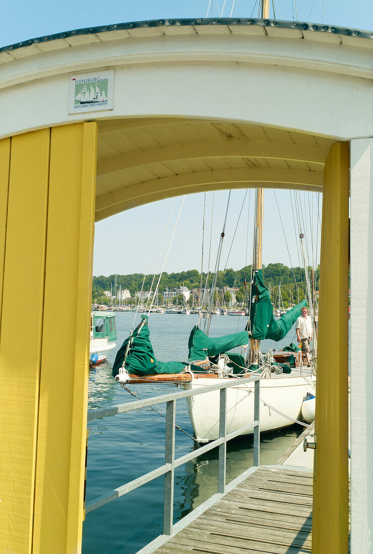 Ostseeküste: Flensburg, Historischer Hafen, Blick auf Segelboote