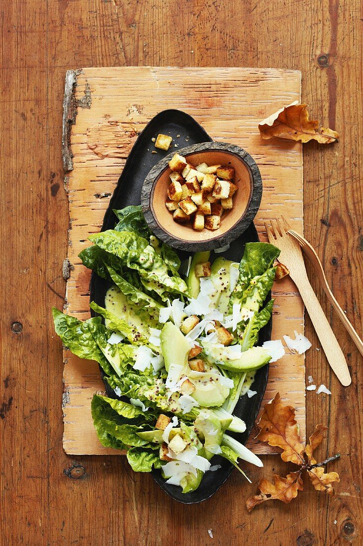 Caesar Salad mit Avocado