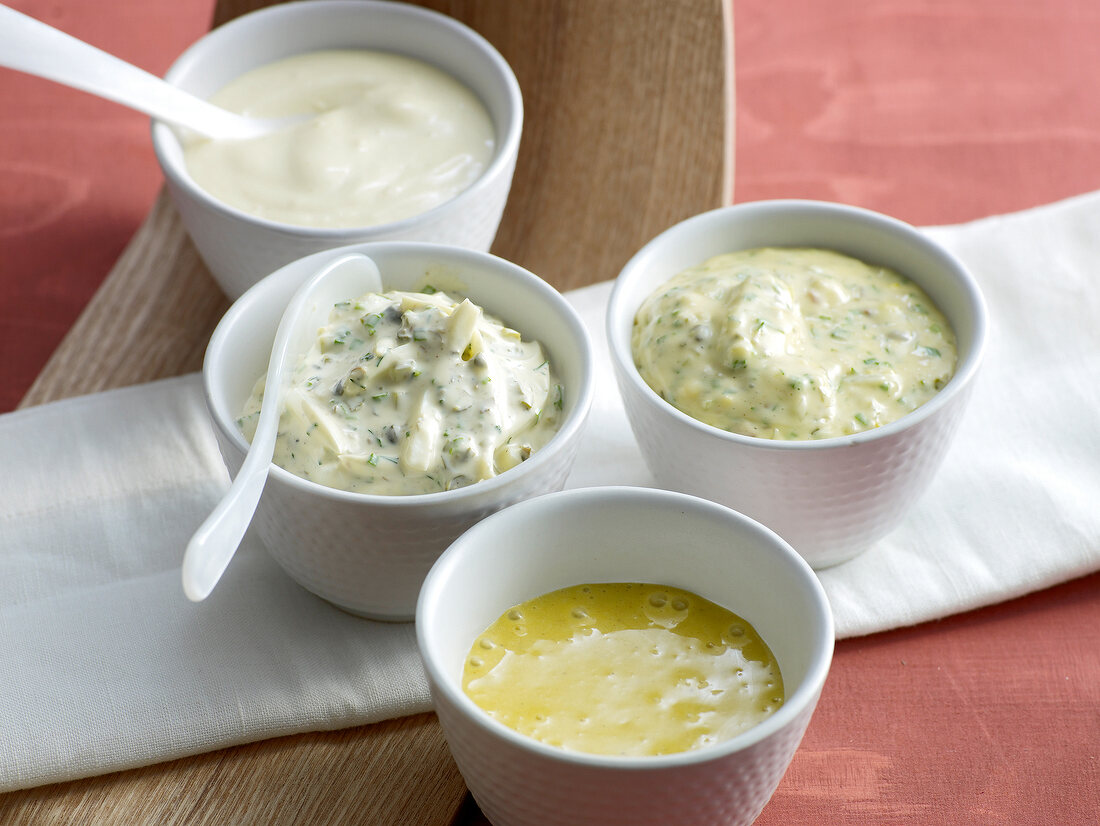 Different types of ??mayonnaise in bowls