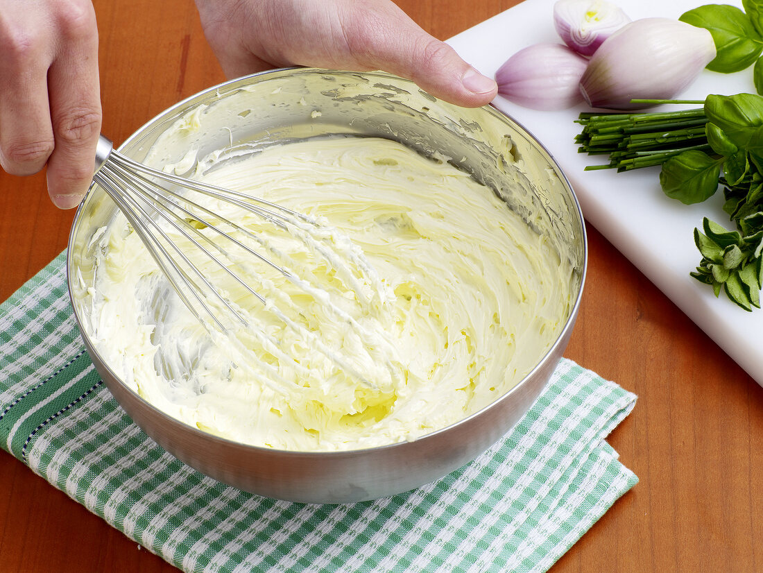 Sauce, Kräuterbutter Step 1