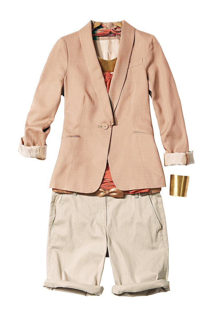 Blazer und Krempel-Shorts 