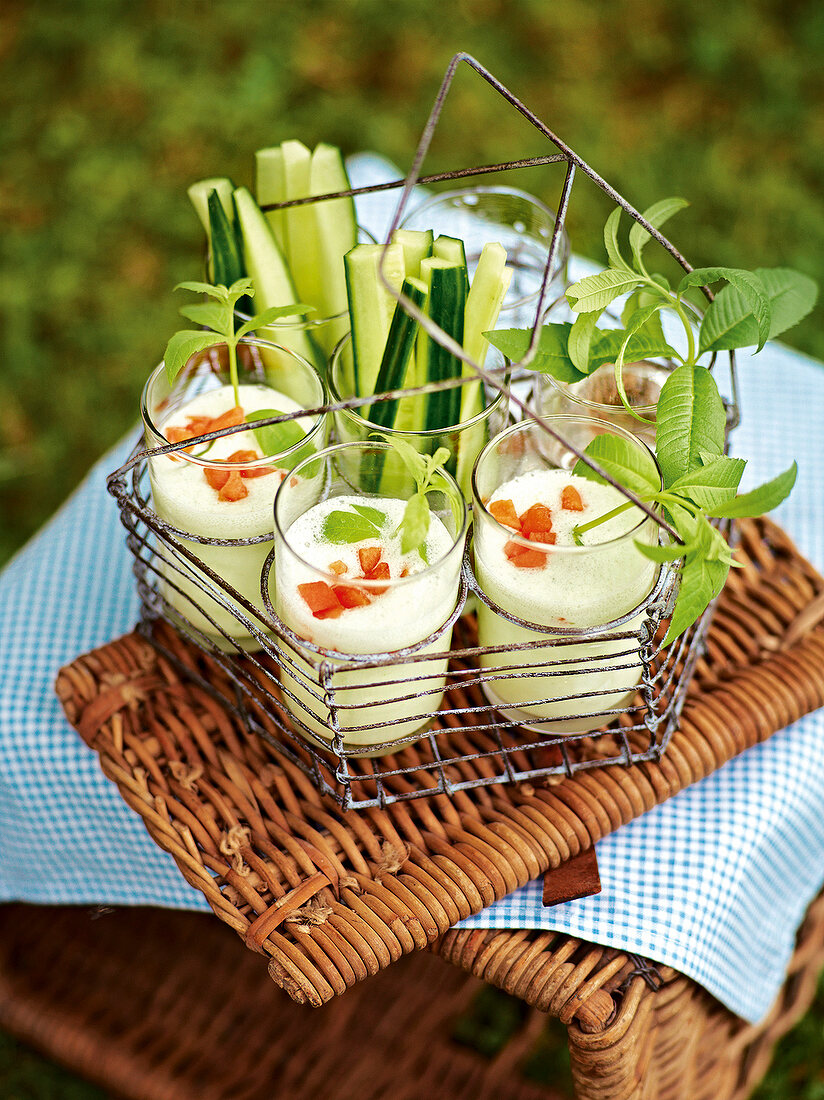 Gartenküche, Gurkenlassi mit Aprikosen