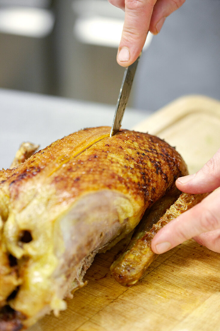 Gefüllte Ente mit Couscous, Ente Tranchieren, Step 11