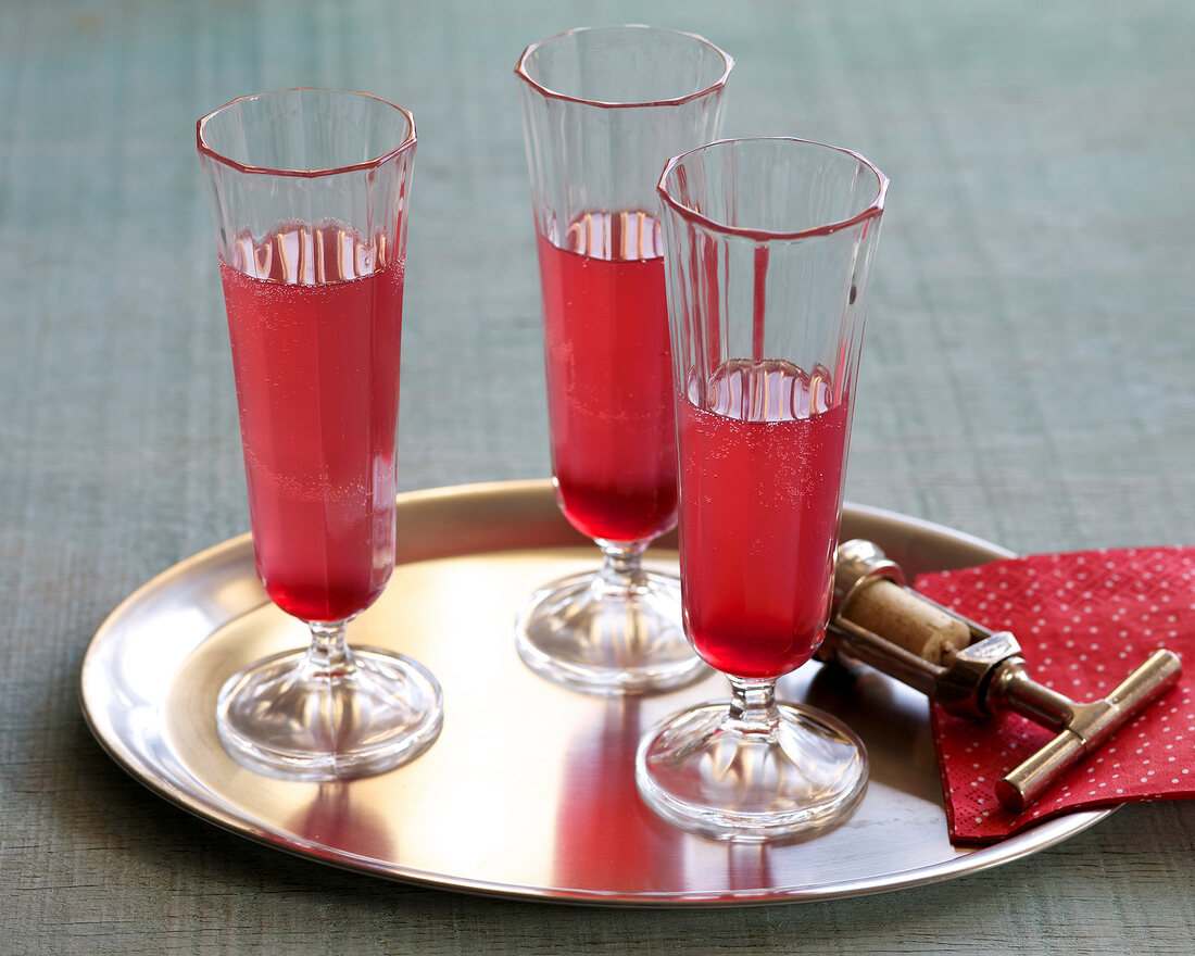 Prosecco liqueur in glasses on tray