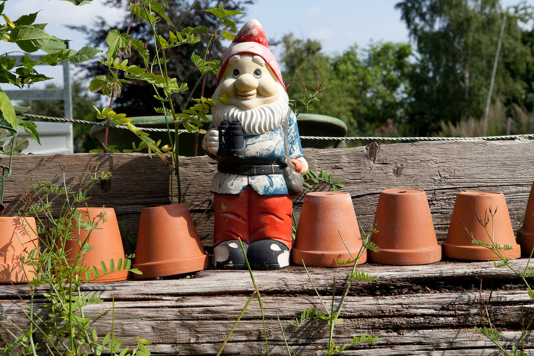 Ostseeküste: Schleswig-Holstein, Stockelsdorf, Gartenzwerg, Töpfe.