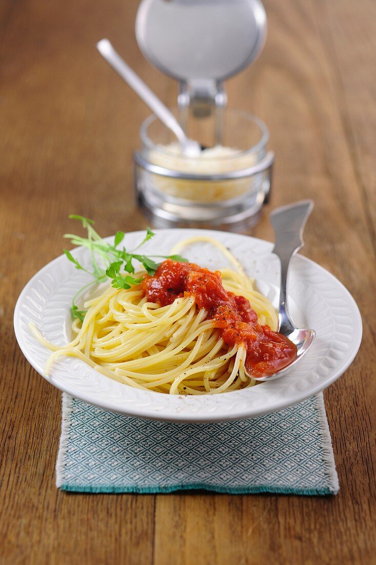 Spaghetti mit Tomatensauce